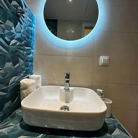 Tiny Nest